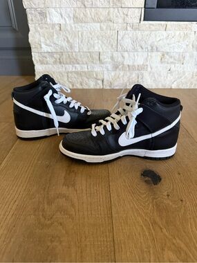 Nike Dunks - High Top Sneakers